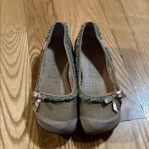 Mudd flats Women's Beige and Green size 8.5